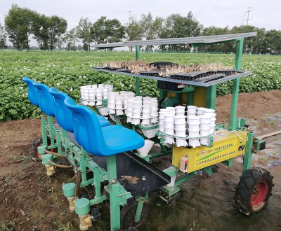 牽引四行蔬菜移栽機